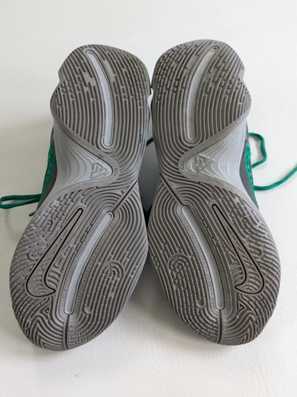 Nike Giannis Immortality 4 Size 9.5 Basketball Shoes Grey Green